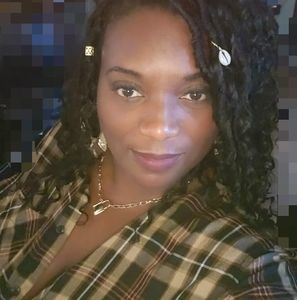 Meet your Posher, Ebony